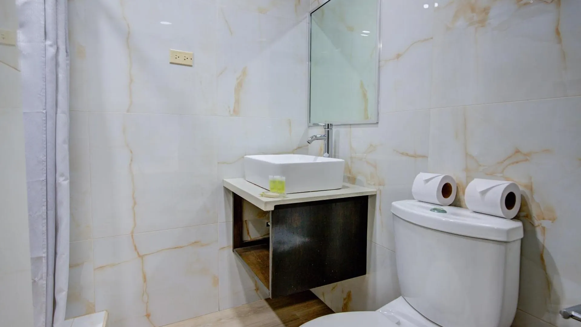 Airport Suites Hotel Piarco