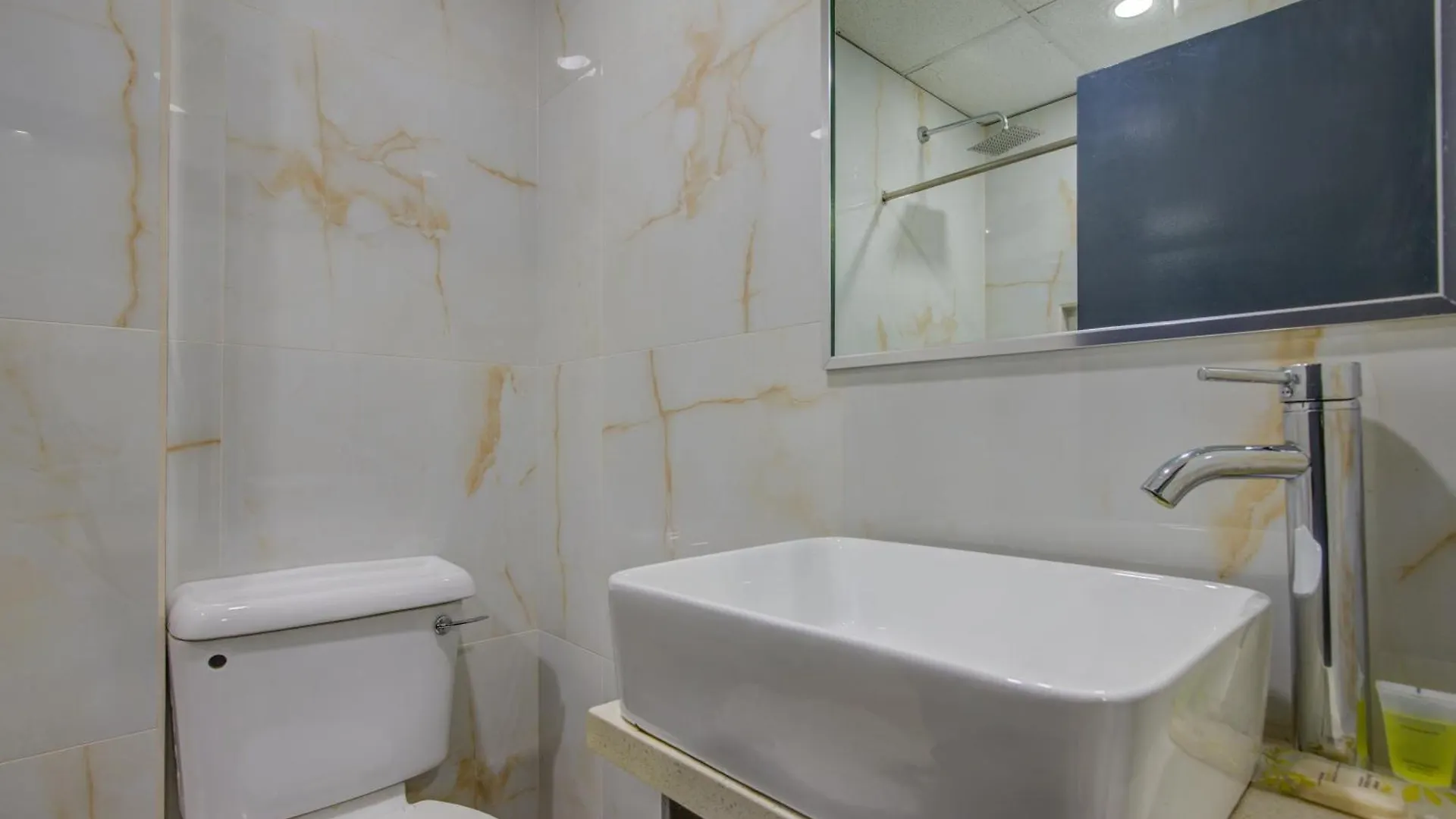 Airport Suites Hotel Piarco