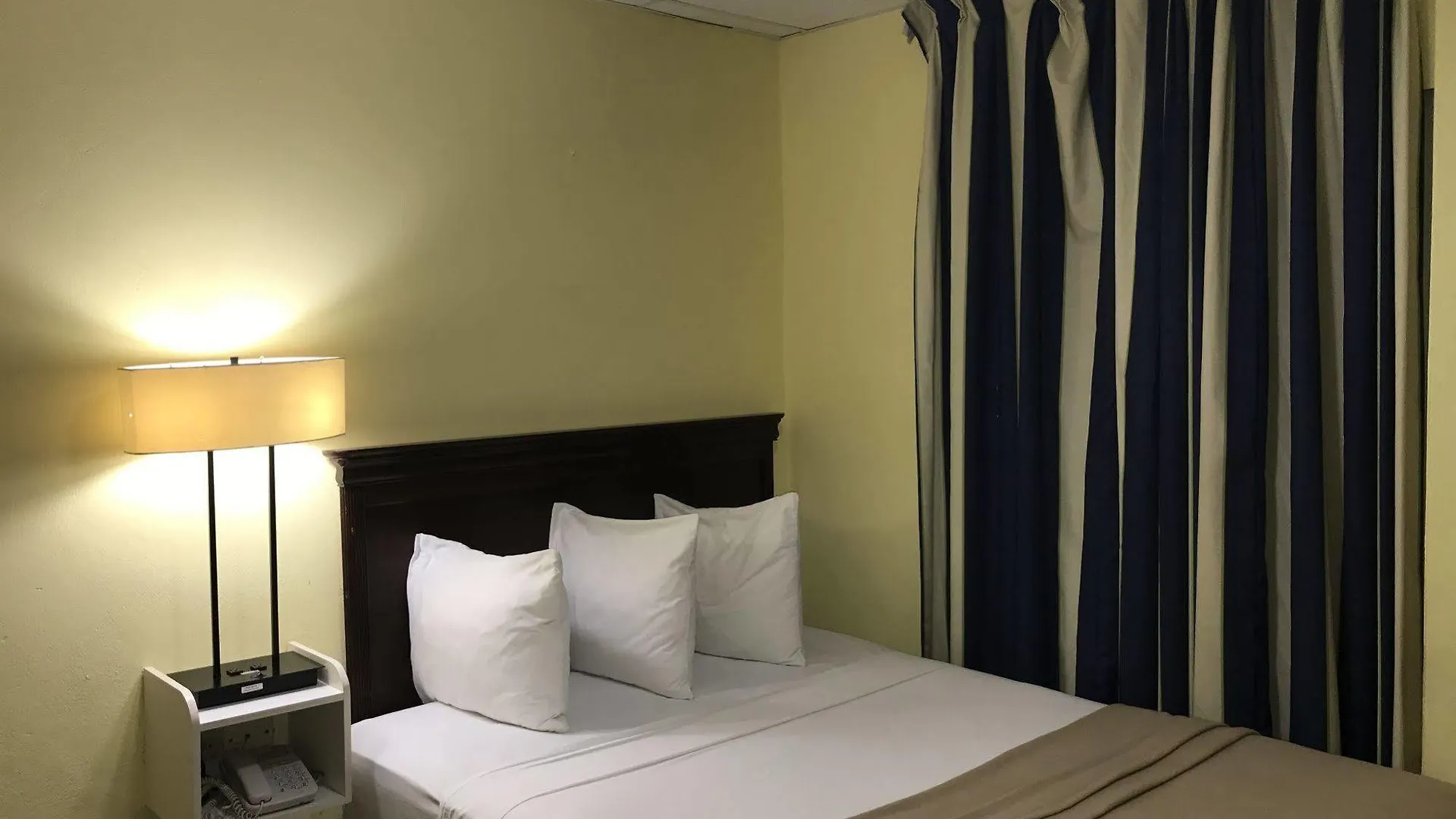 Airport Suites Hotel Piarco 2*,  Trinidad y Tobago