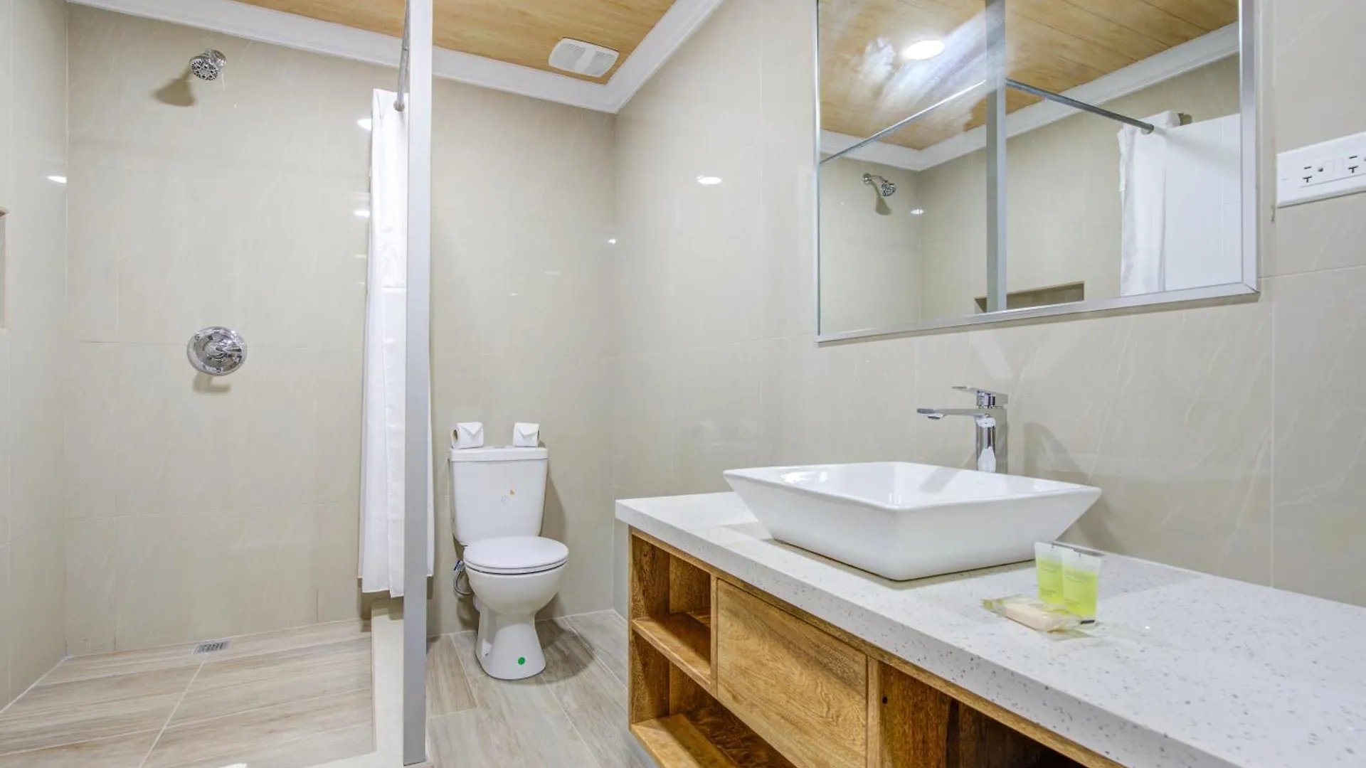 Airport Suites Hotel Piarco