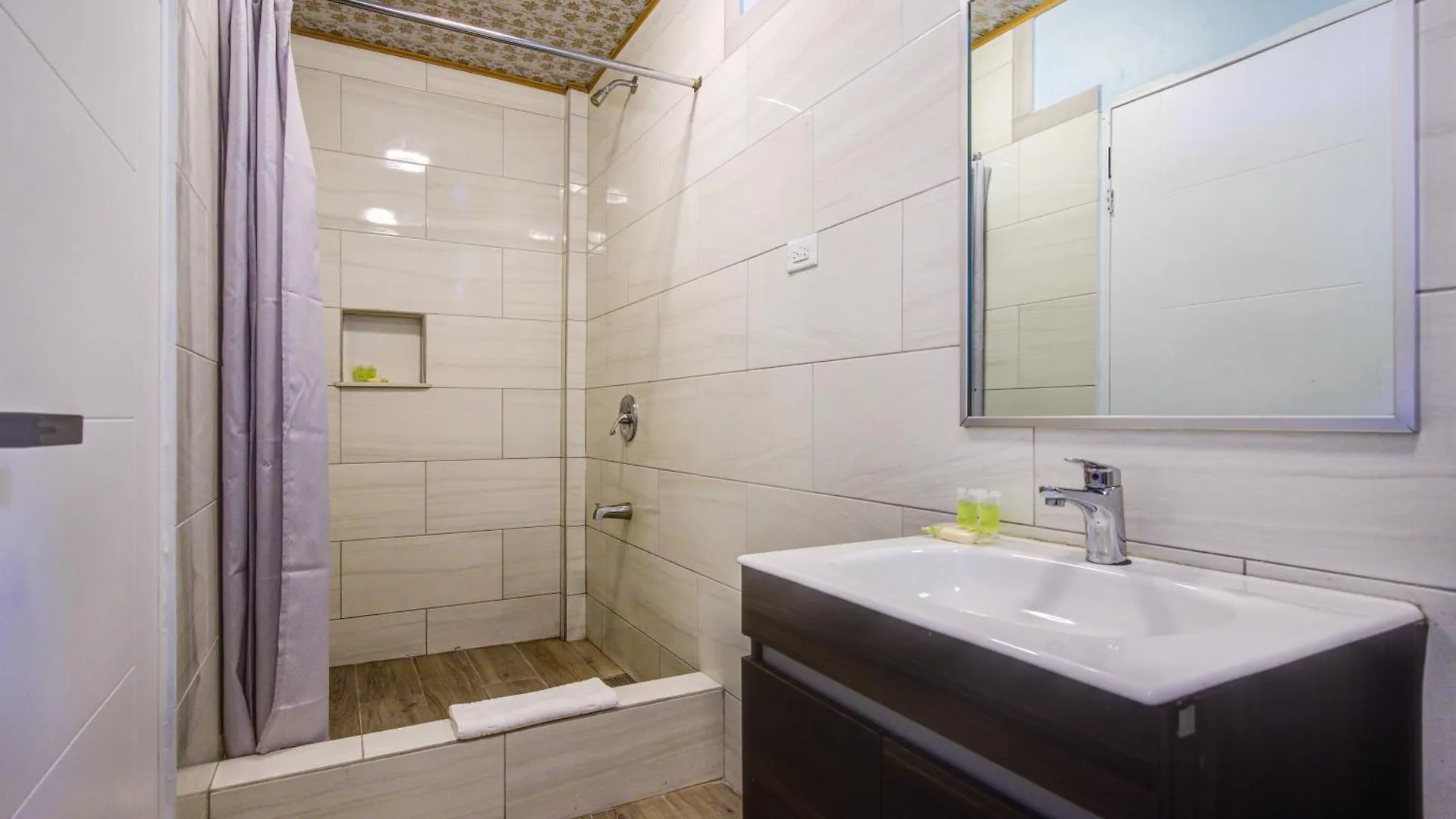 **  Airport Suites Hotel Piarco Trinidad And Tobago