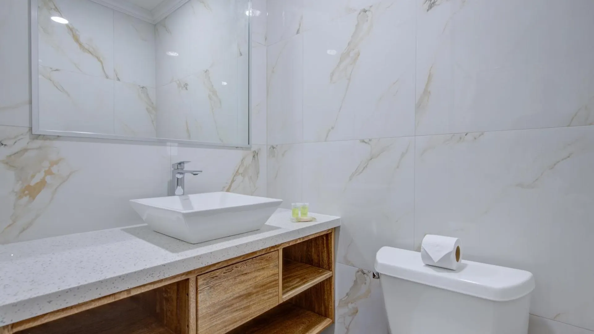 Airport Suites Hotel Piarco