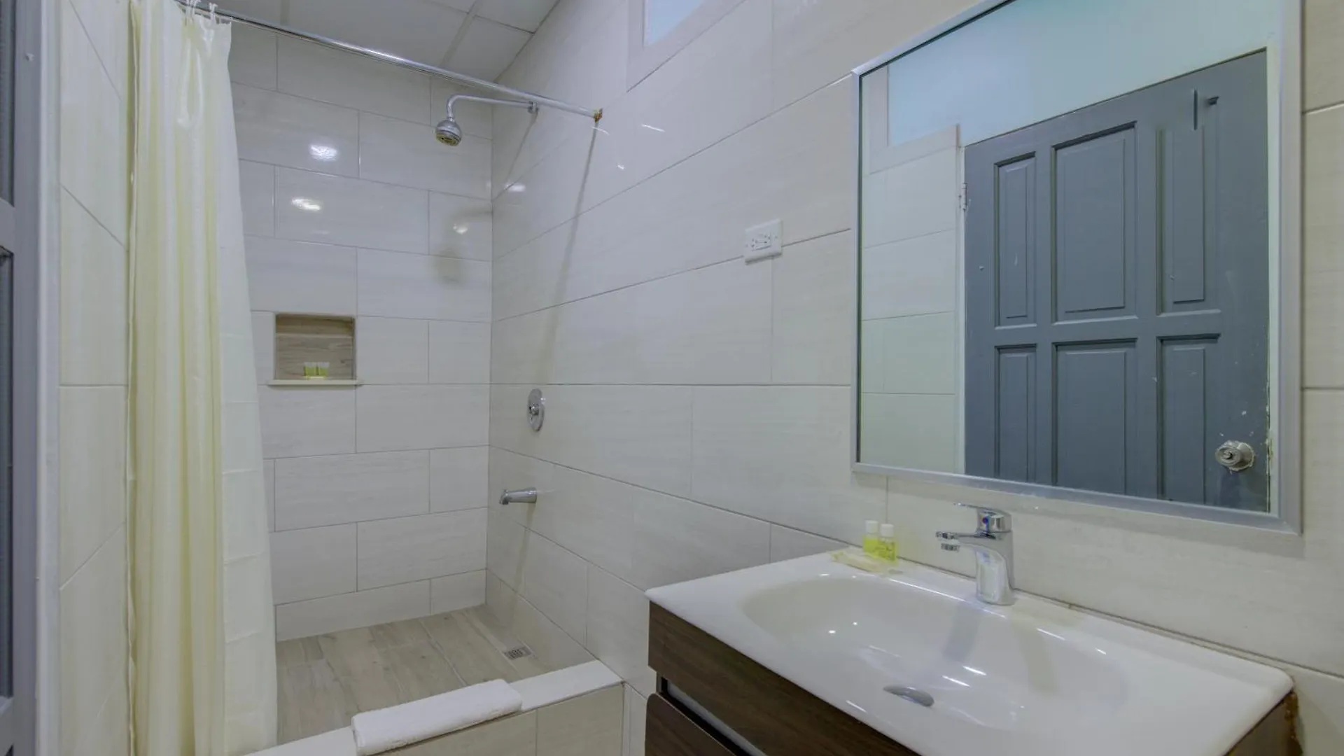 Airport Suites Hotel Piarco